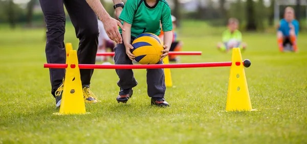 广东3消息！徐杰逃过一劫，麦考尔意外受伤，胡明轩正式回归
